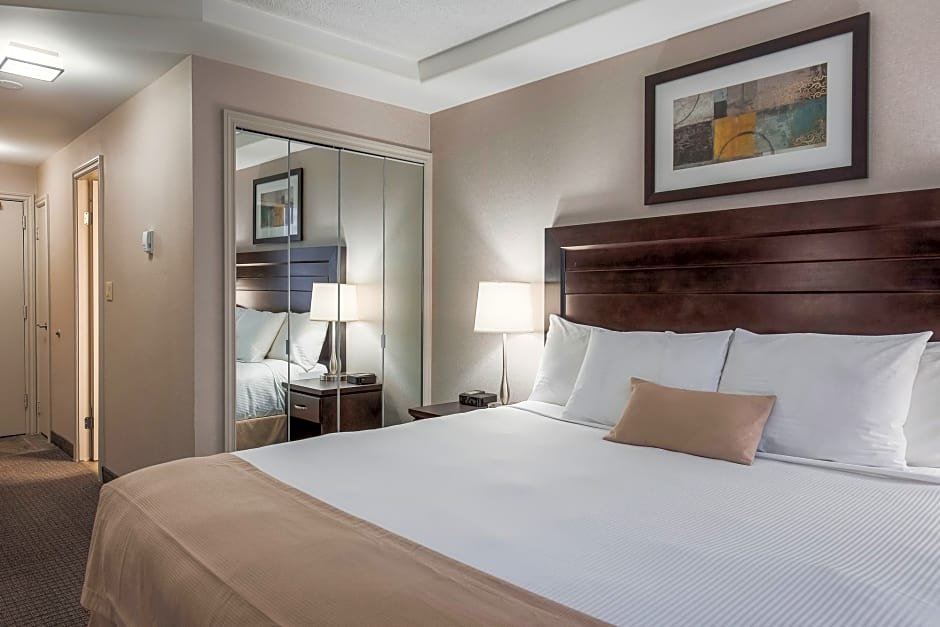 Фото Regency Suites Hotel