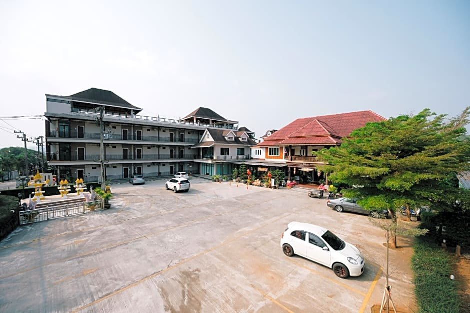 Фото отеля 2