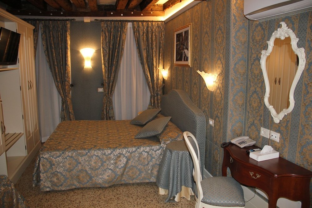 Фото Hotel Bella Venezia