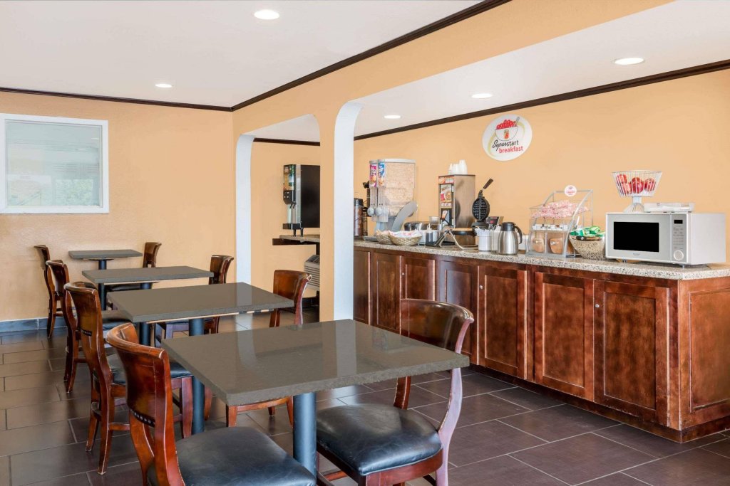 Фото Super 8 by Wyndham Midwest City Ok