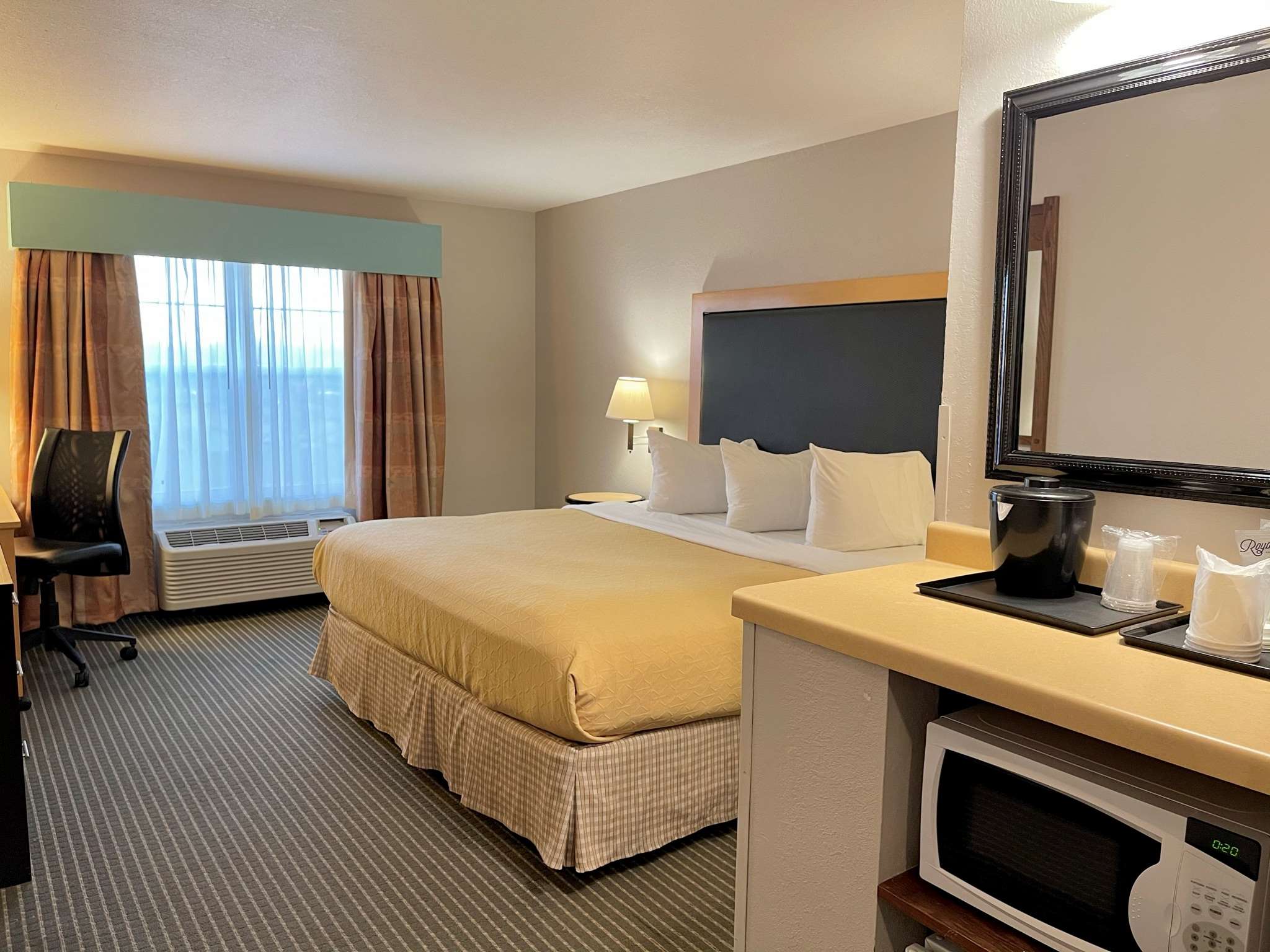 Фото Holiday Inn Express & Suites Zion by IHG