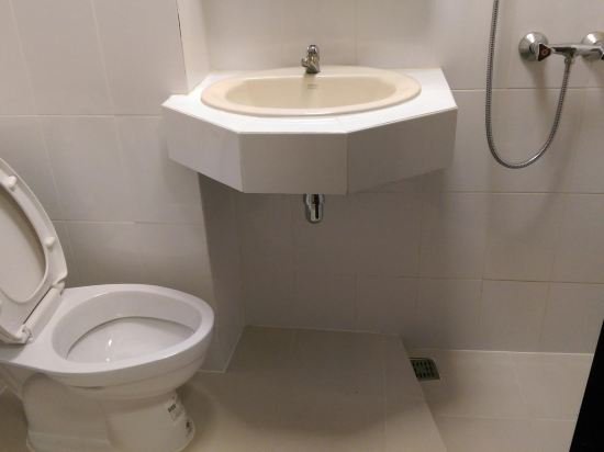 Фото Business Inn At Sukhumvit 11 by Hjz