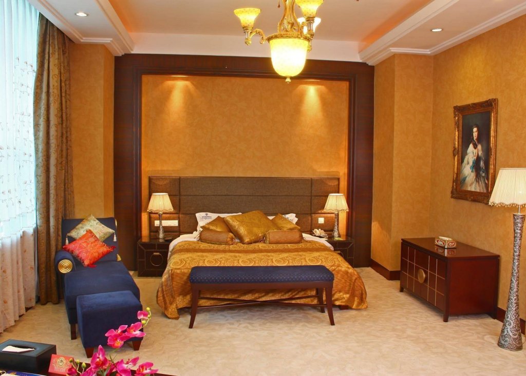 Фото Palace International Hotel