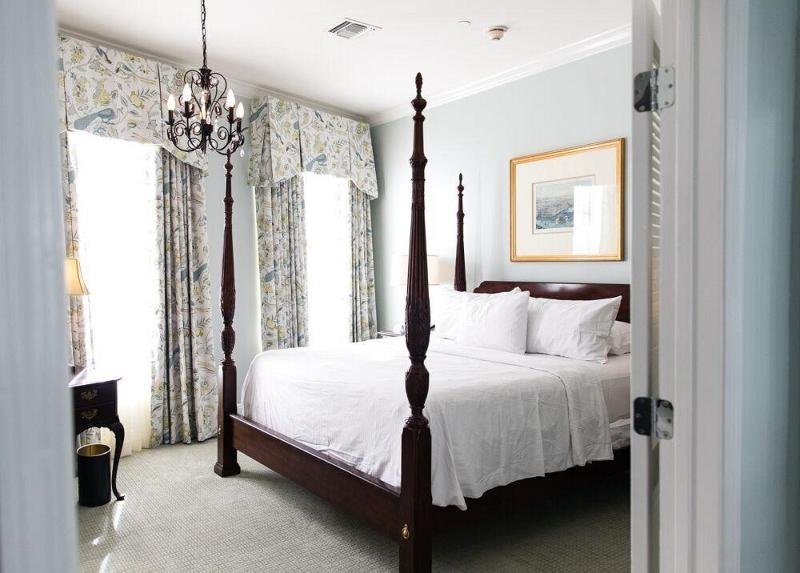 Фото Bienville House