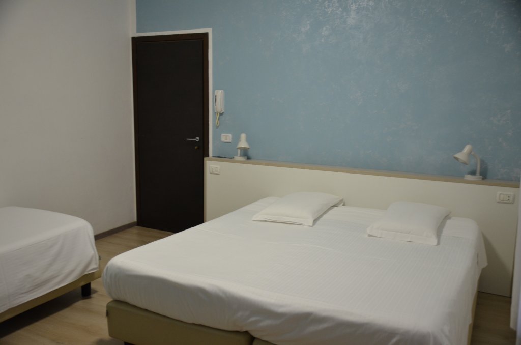 Фото Hotel Benaco Bee Free