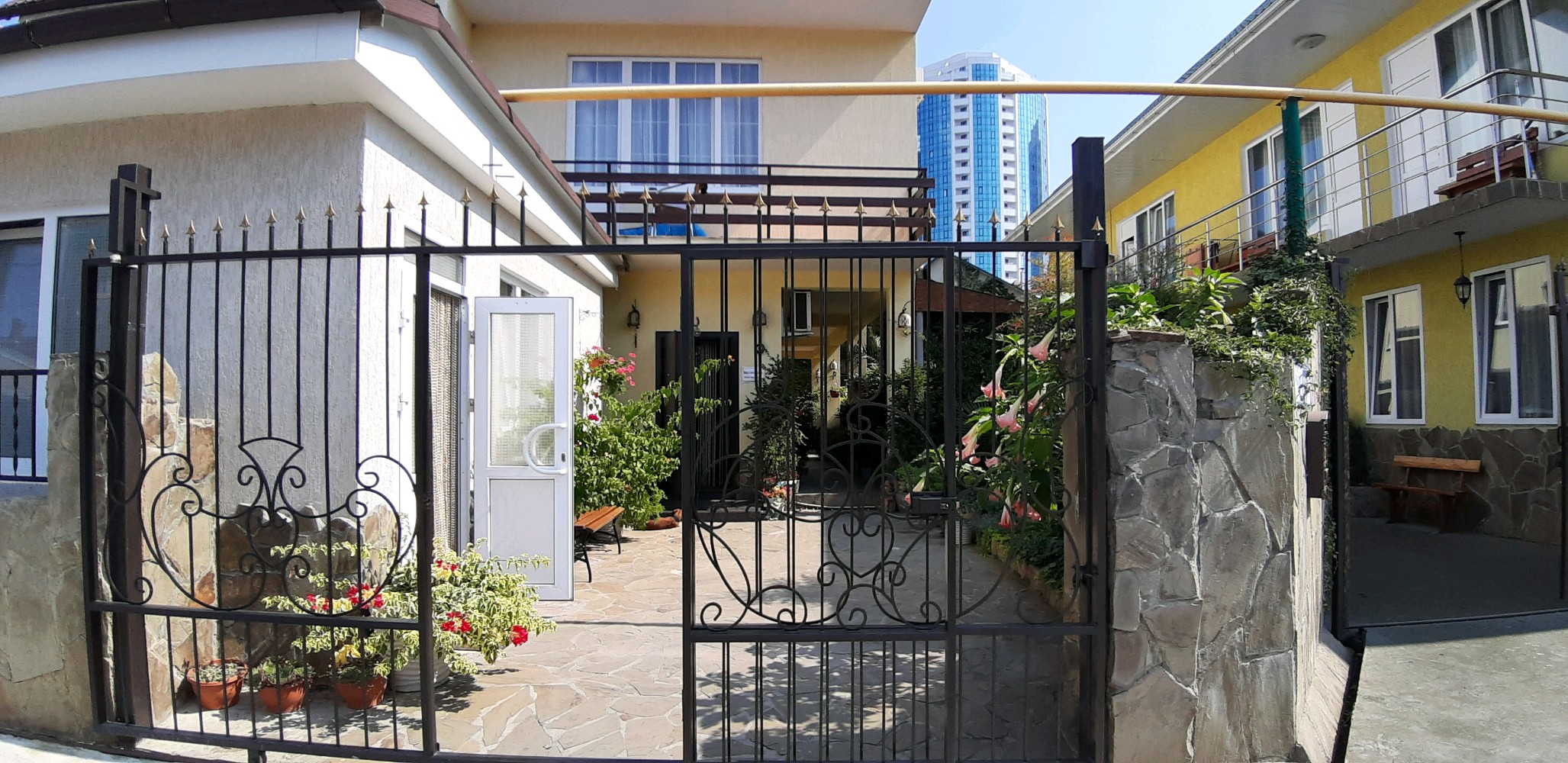 Фото отеля 1