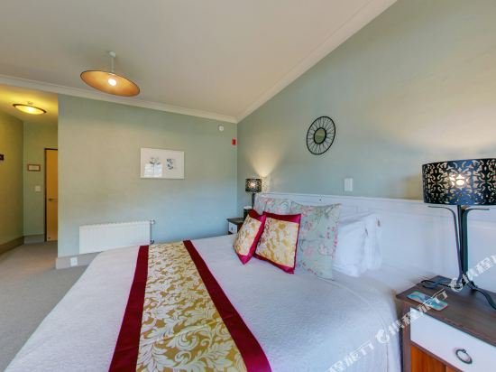 Фото Browns Boutique Hotel