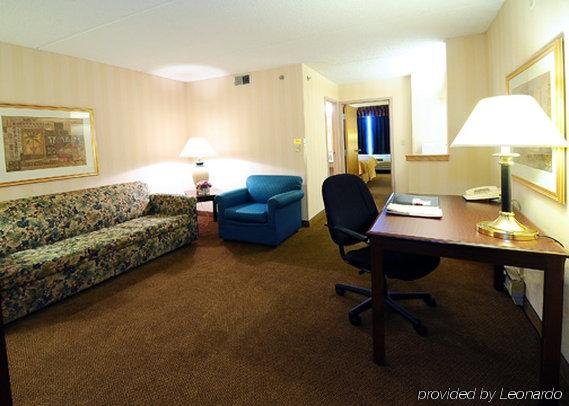 Фото Four Points by Sheraton Milwaukee Airport