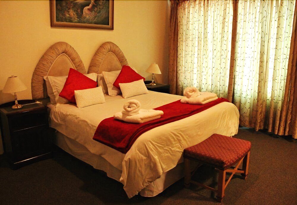 Фото The Lakehouse Guest House