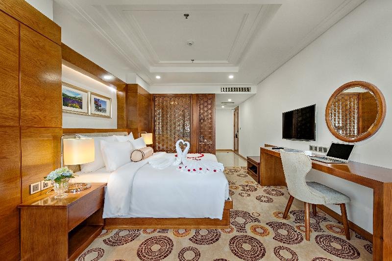 Фото Paris Deli Danang Beach Hotel