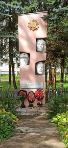 Учителям, учащимся Суражской средней школы № 1 погибшим в годы Великой Отечественной войны (Bryansk Region, Surazh), monument, memorial
