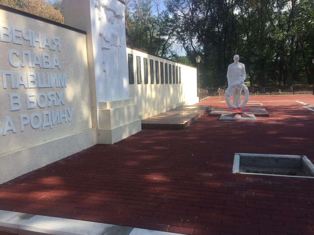Monument, memorial Монумент воинам-односельчанам, павшим в Великой Отечественной Войне 1941-1945 гг. с вечным огнем и памятником неизвестному солдату, Stavropol Krai, photo