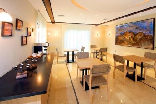 Фото Jabal Amman Hotel