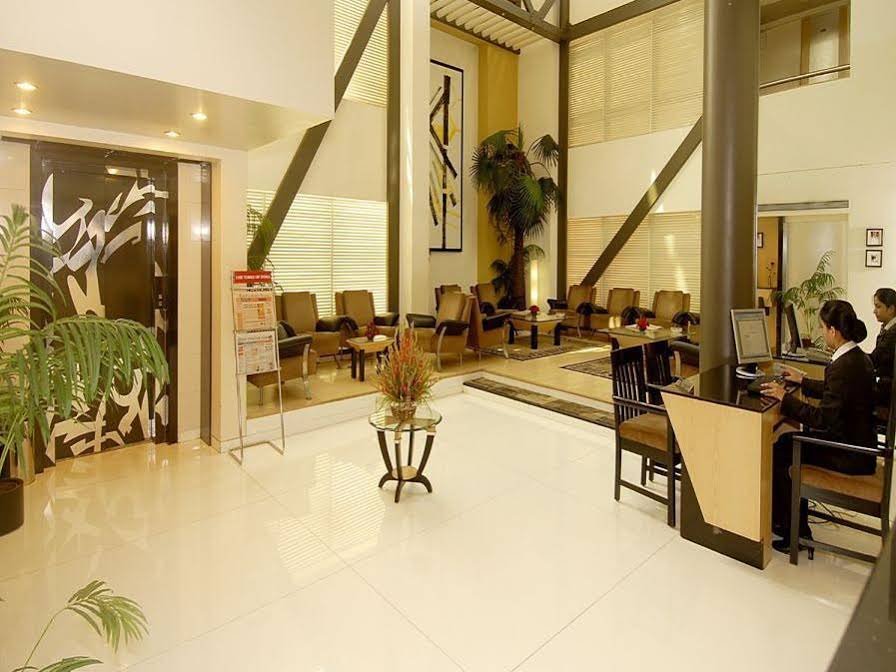 Фото The Coronet Hotel