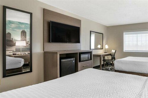 Гостиница Clarion Pointe Indianapolis Airport