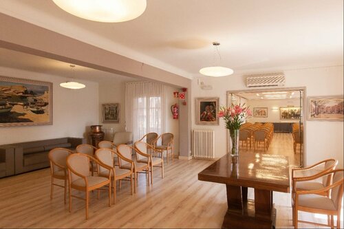 Гостиница Hotel Pirineos в Фигерасе