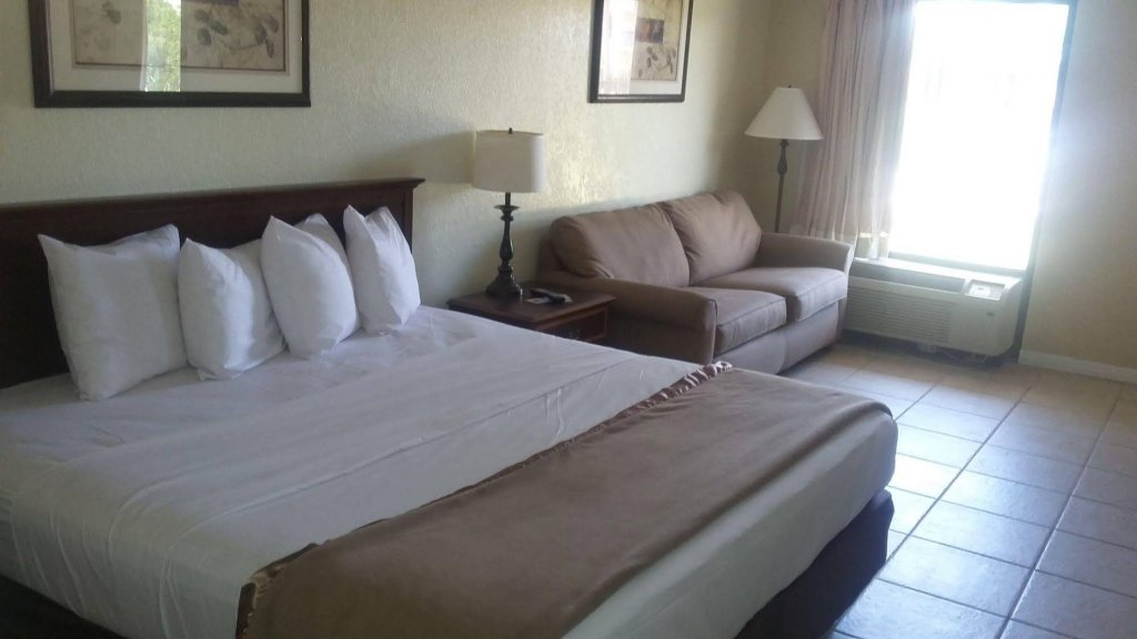 Фото Winter Haven Gardens Inn