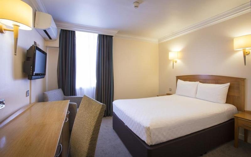 Фото Thistle London Heathrow T5