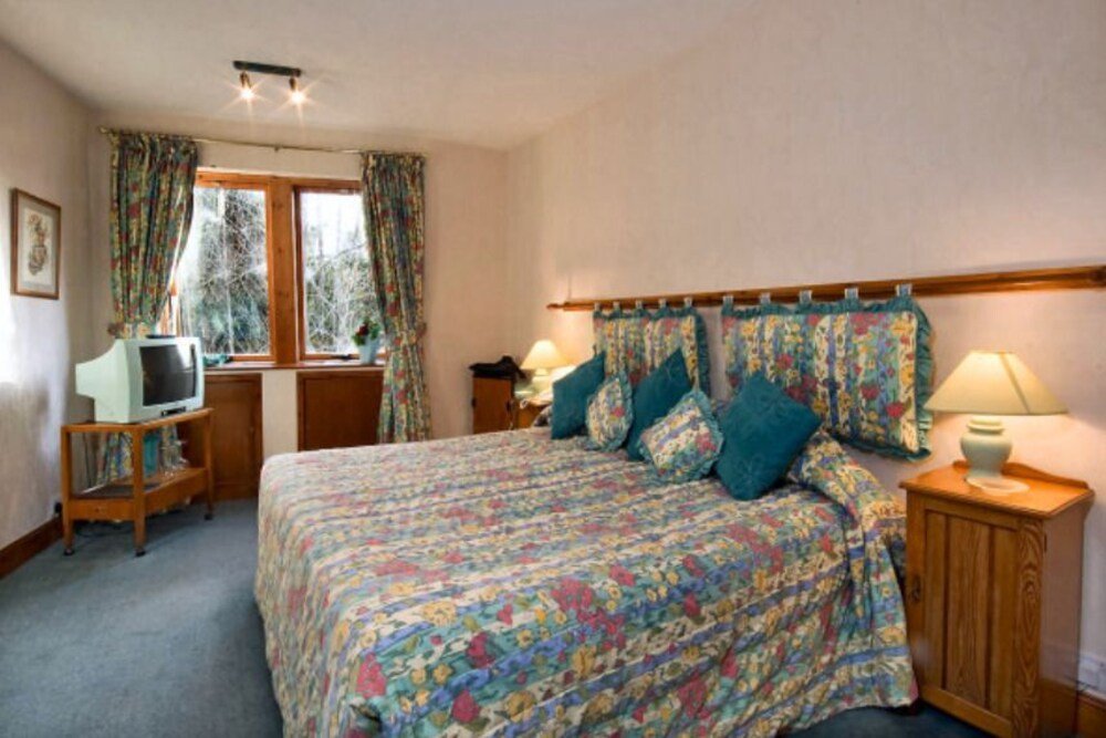 Фото Falls of Lora Hotel