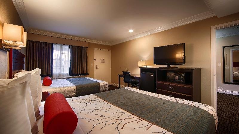 Фото Best Western Woodland Hills Inn