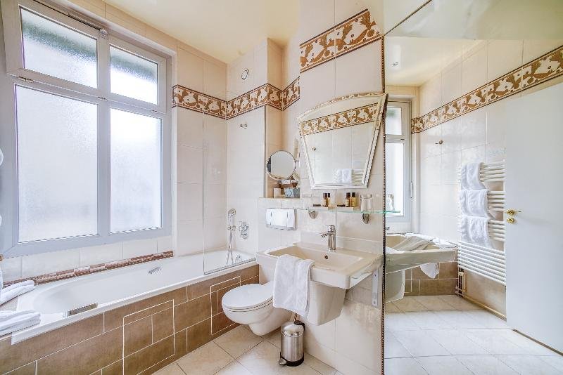 Фото Queens Boutique Hotel