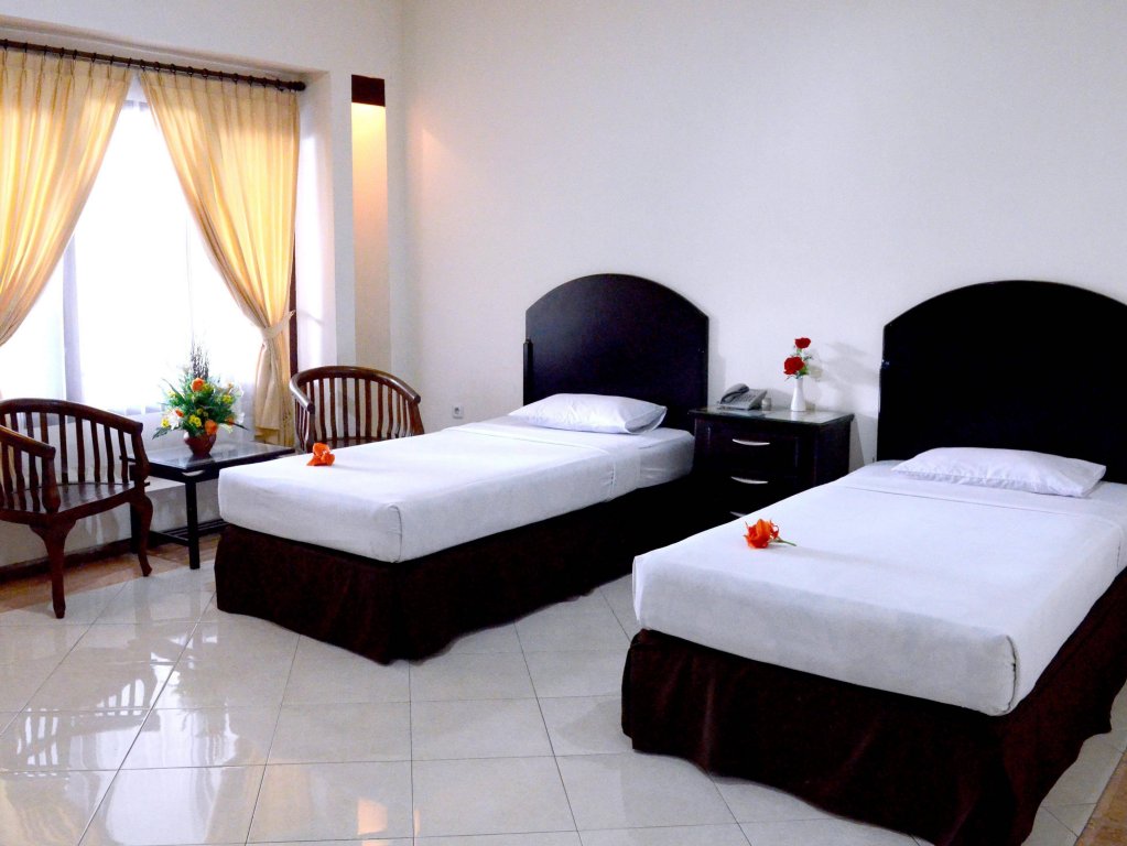 Фото Hotel Pelangi Malang
