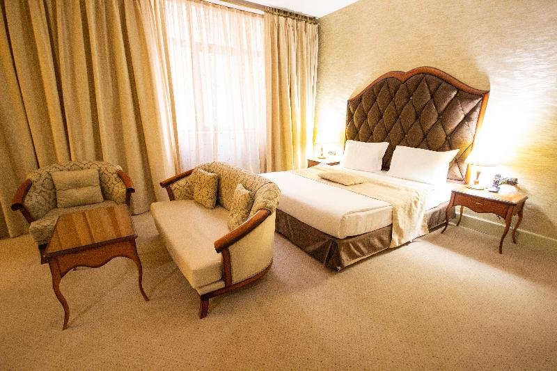 Фото Sapphire Inn Hotel