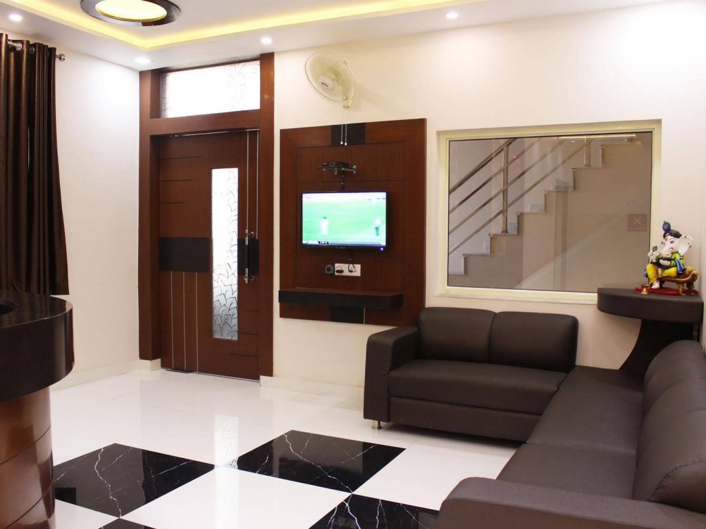 Фото Oyo 3202 Hotel Gayatri Residency