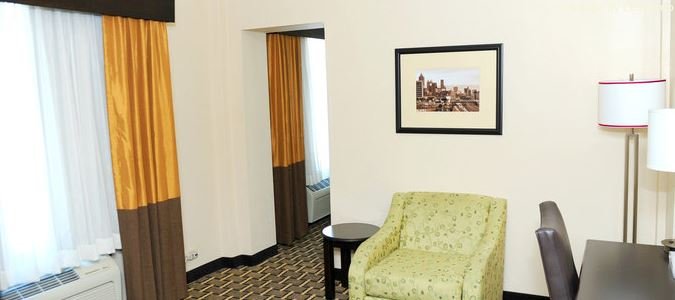 Фото Holiday Inn Express and Suites Atlanta Downtown, an Ihg Hotel