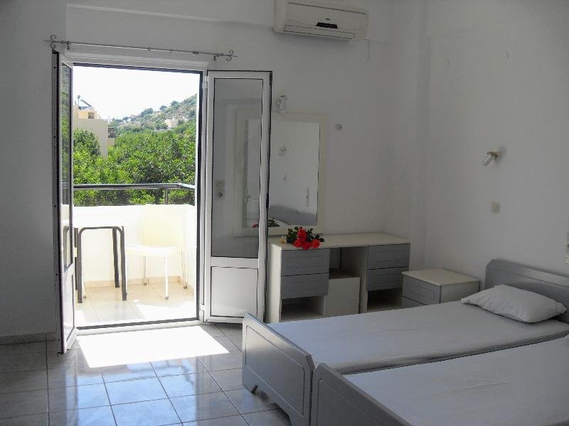 Фото Iraklis Studios & Apartments