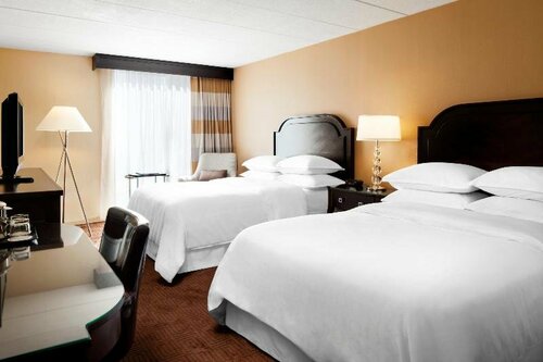 Гостиница Sheraton Milwaukee Brookfield Hotel в Брукфилде
