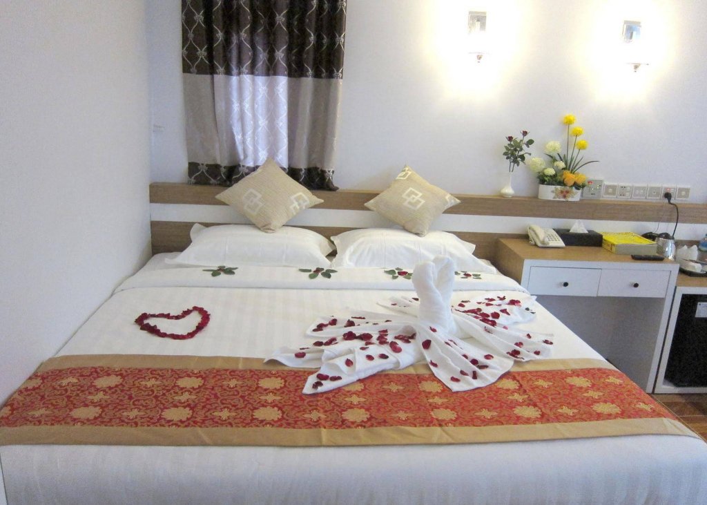 Фото Kaung Myint Hotel