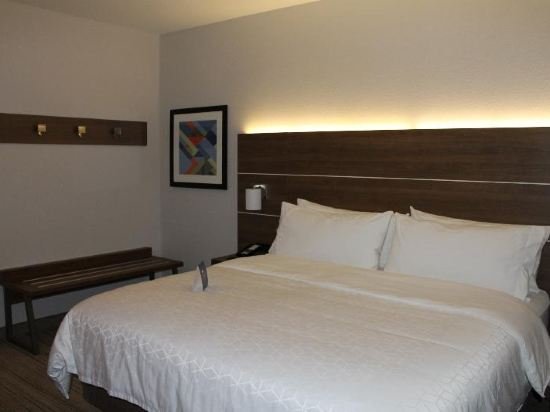 Фото Holiday Inn Express & Suites Tulare, an Ihg Hotel