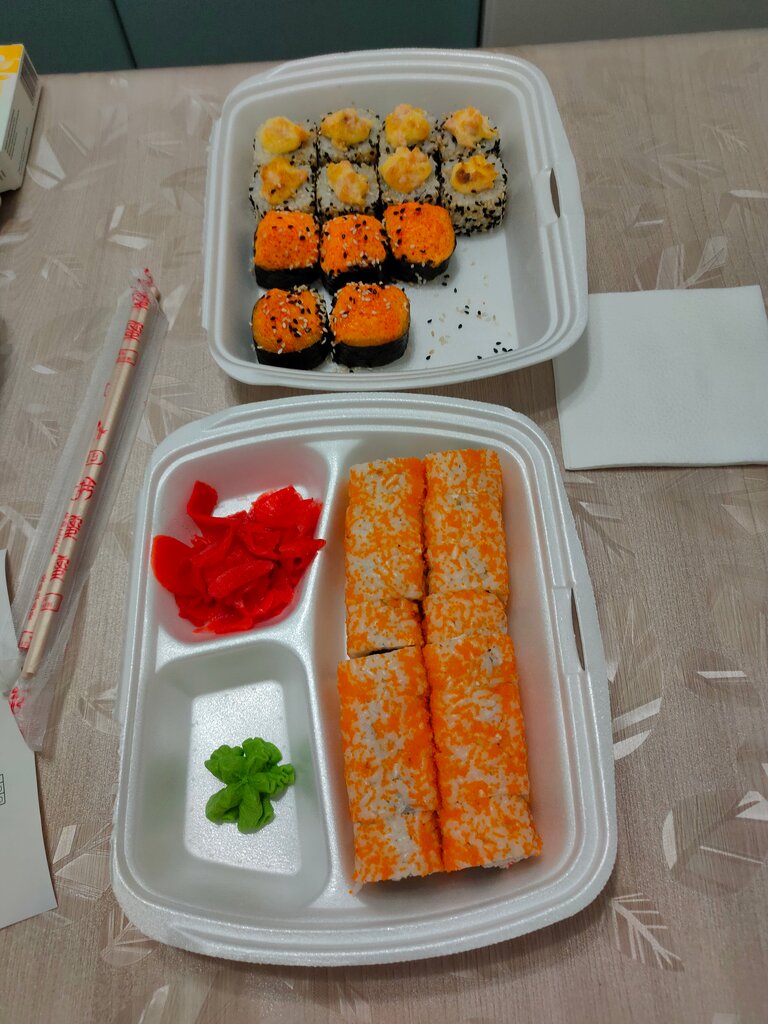Sushi and rolls store Sushi Wok, Kandalaksha, photo