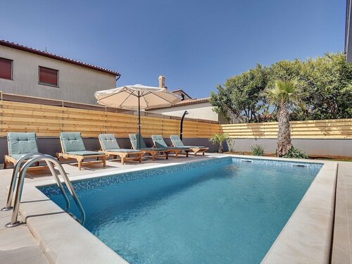 Гостиница Detached Villa With Private Swimming Pool in Medulin Near the Sea в Медулине