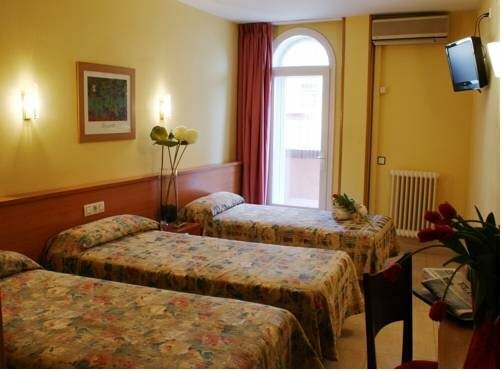Гостиница Hotel Europa De Figueres в Фигерасе