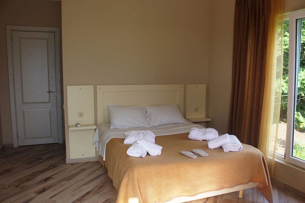Фото Гостевой дом Holiday House Green Cape Batumi