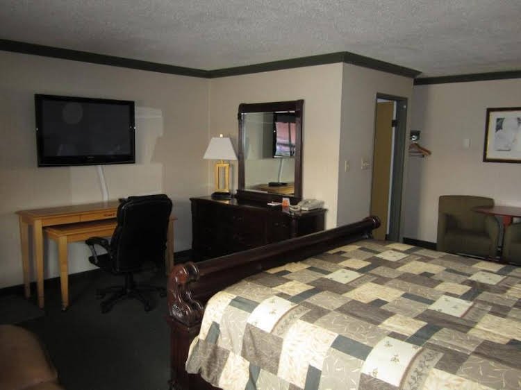 Фото Coast Dawson Creek Hotel