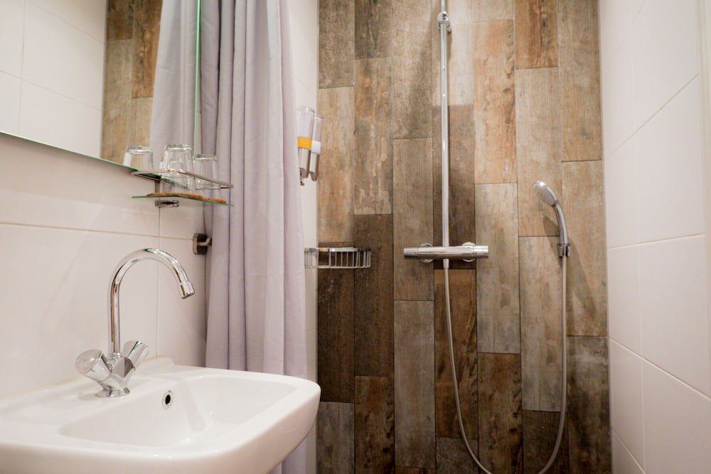 Фото Edson Guesthouse