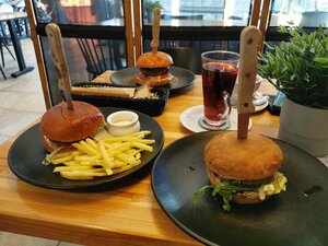 Burgers 66 Baldone (Rigas street, 67) ، مطعم