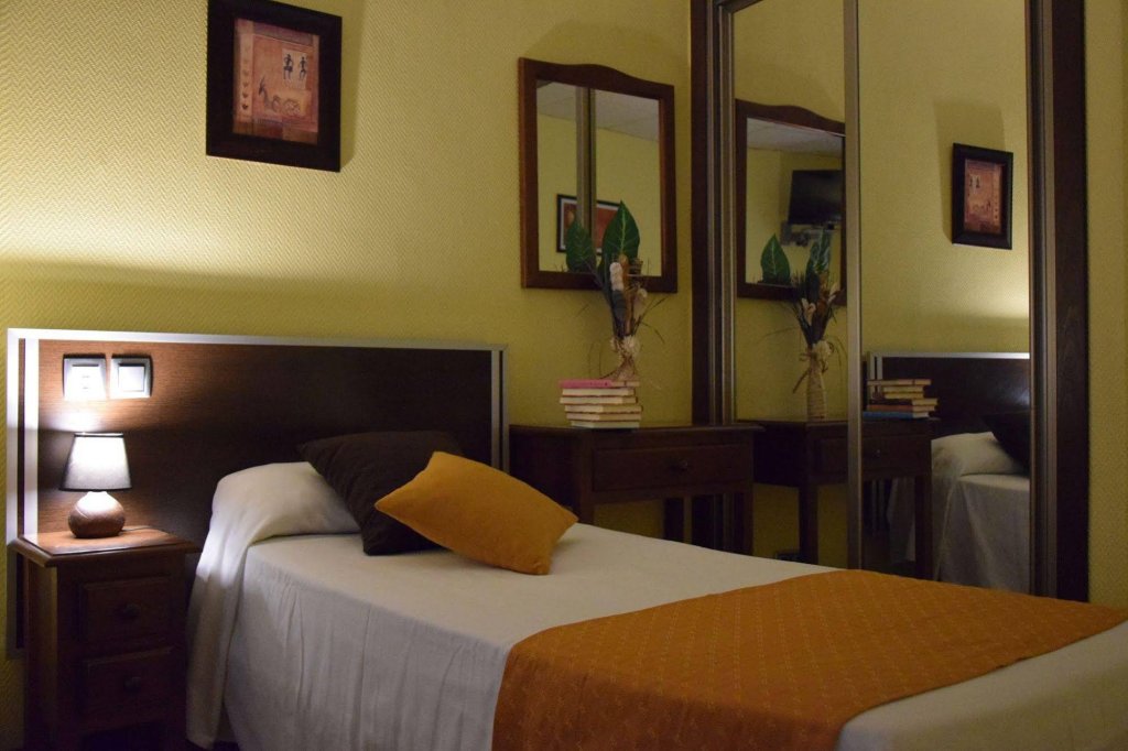 Фото Hotel Complutense