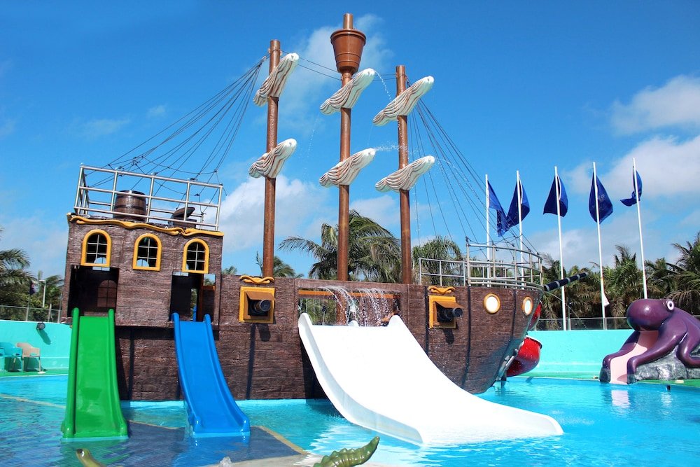 Фото Seadust Cancun Family Resort