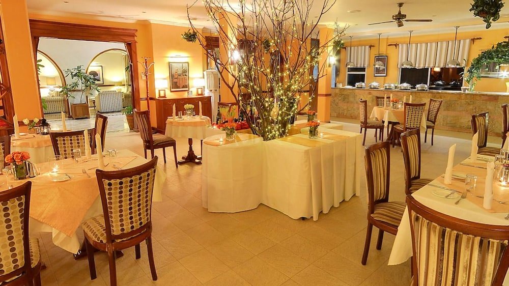 Фото Sovereign Hotel