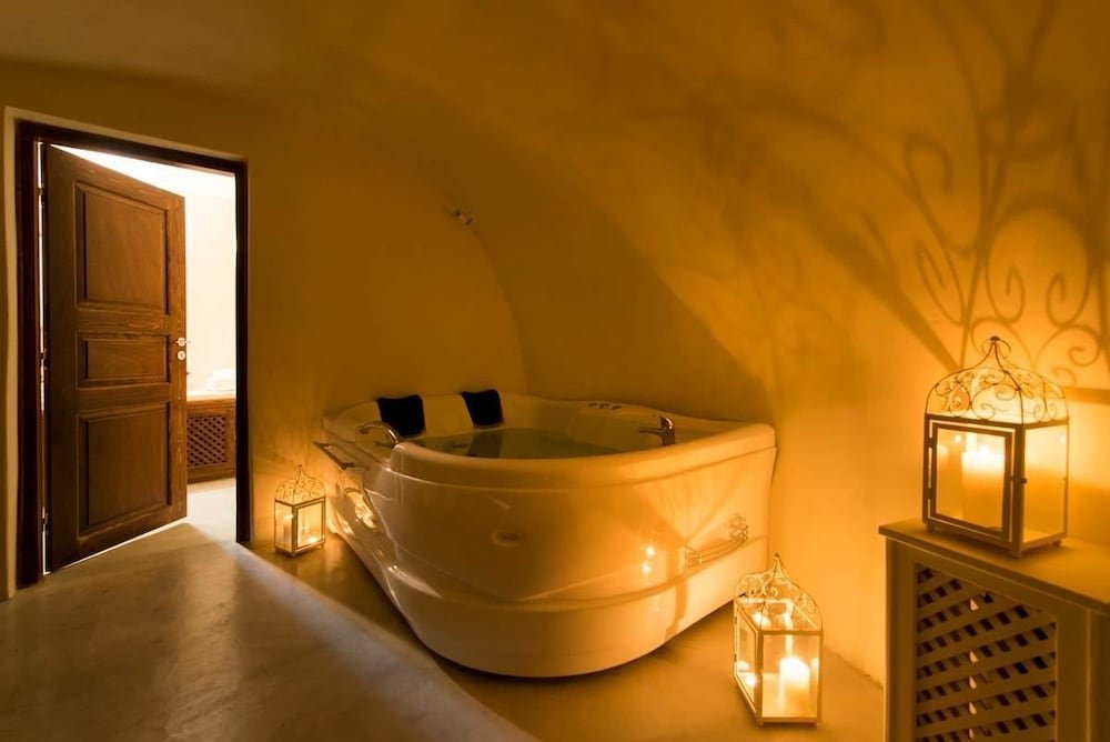 Фото Allure Breeze Suites