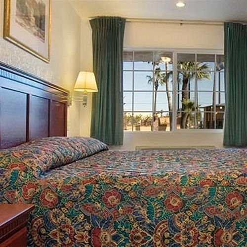 Фото Orange Show Inn San Bernardino