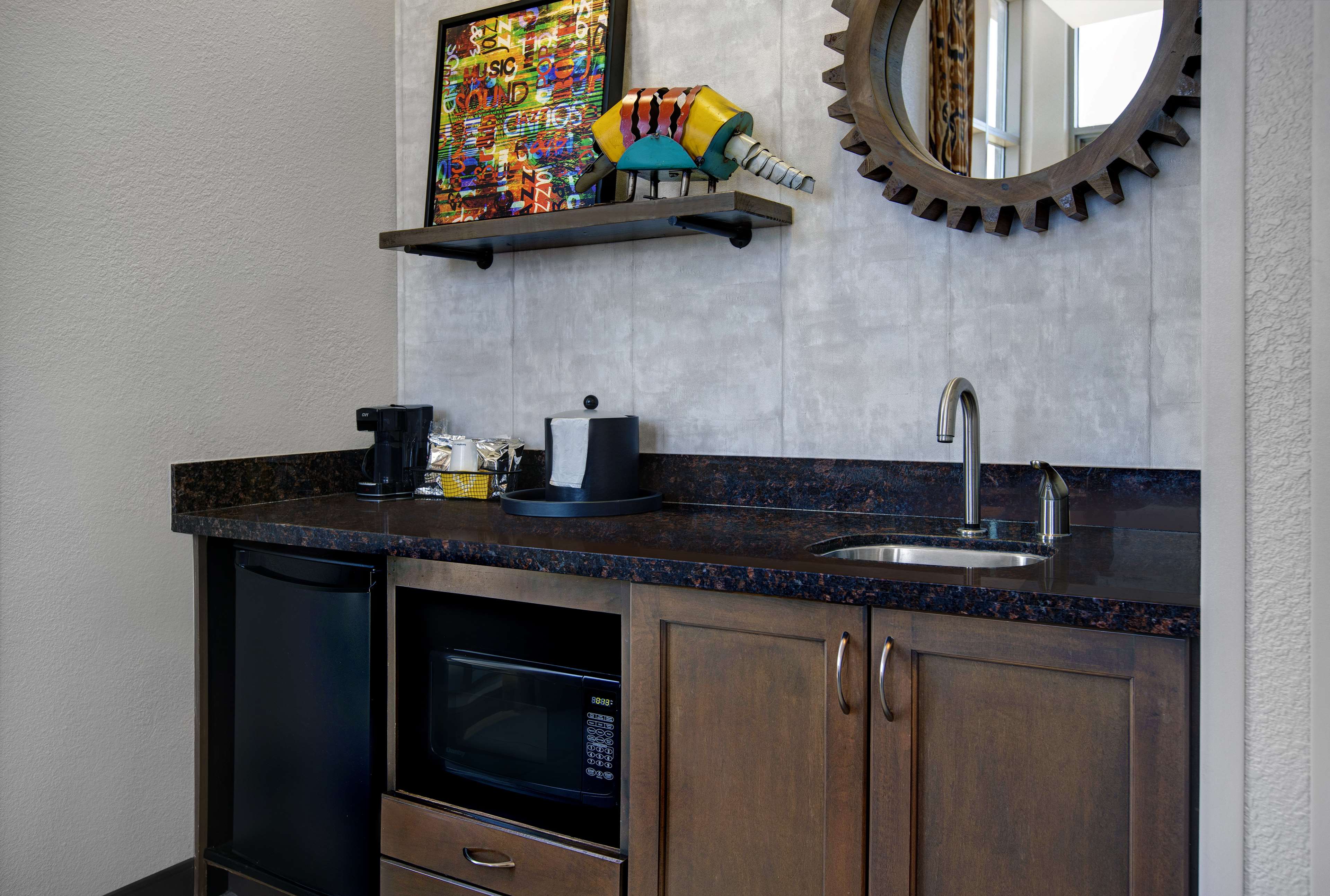 Фото Hilton Garden Inn Austin University Capitol District