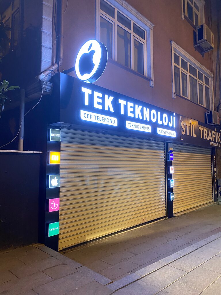Mobile phone store Tek Technology, Istanbul, photo