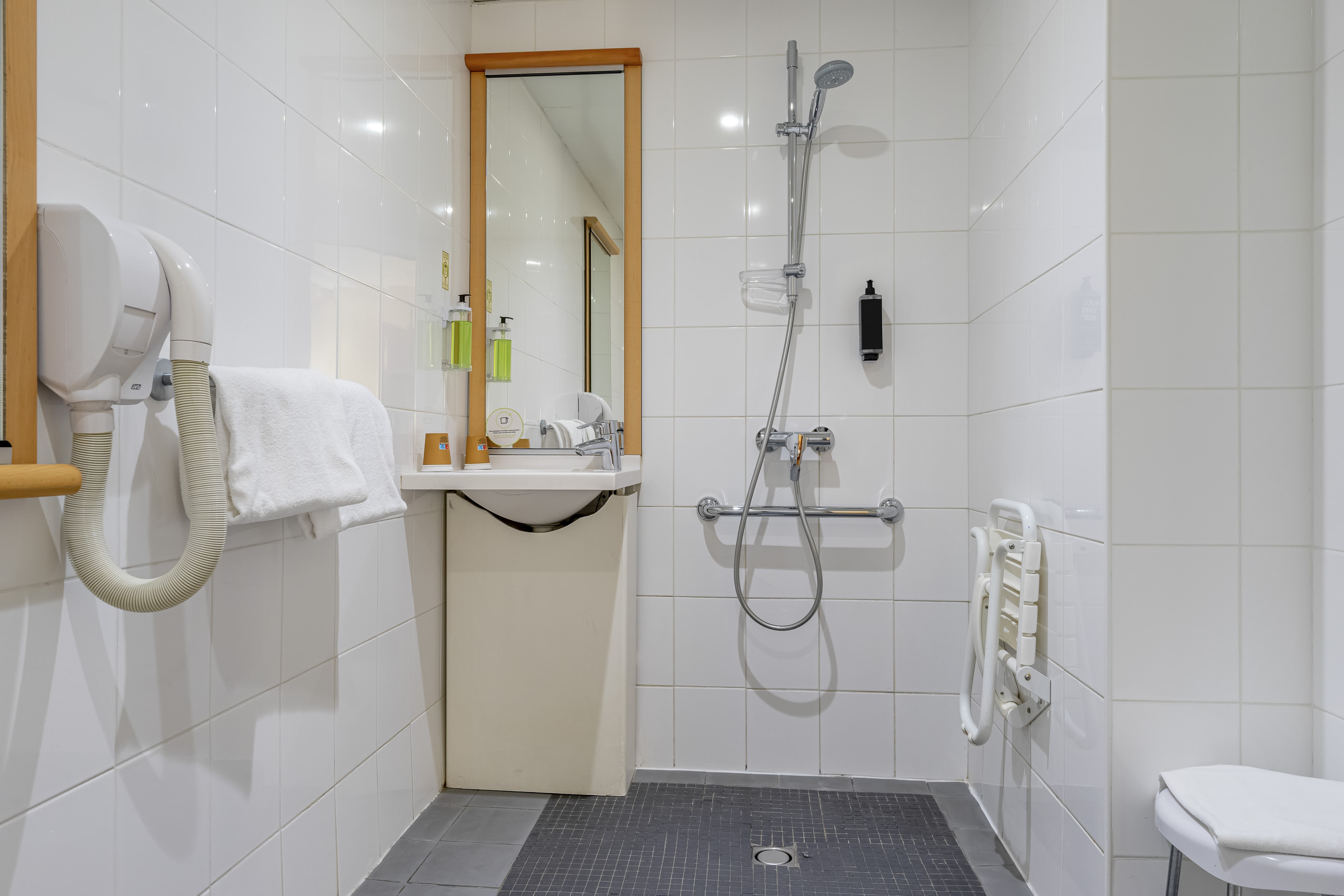 Фото B&b Hotel Marseille Centre Vieux Port