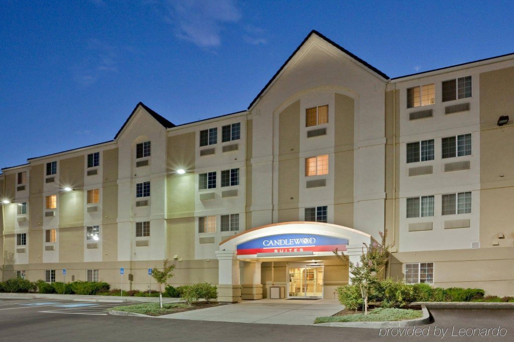Фото Candlewood Suites Medford, an Ihg Hotel