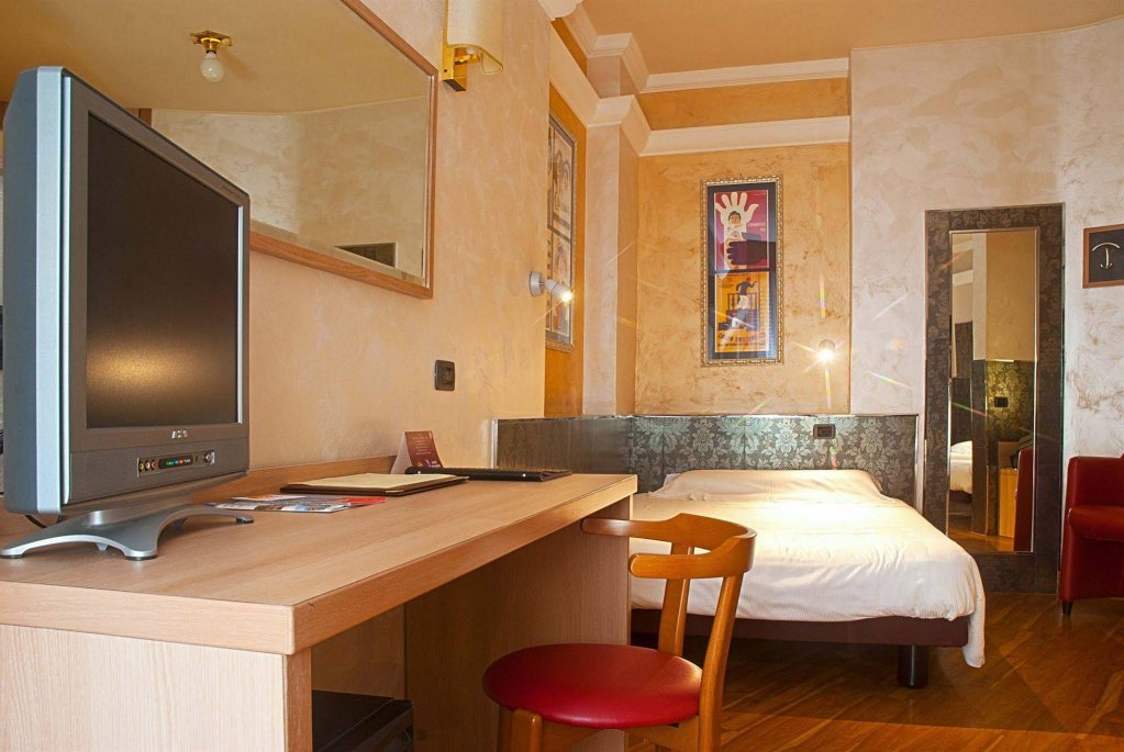 Фото Just Hotel Milano